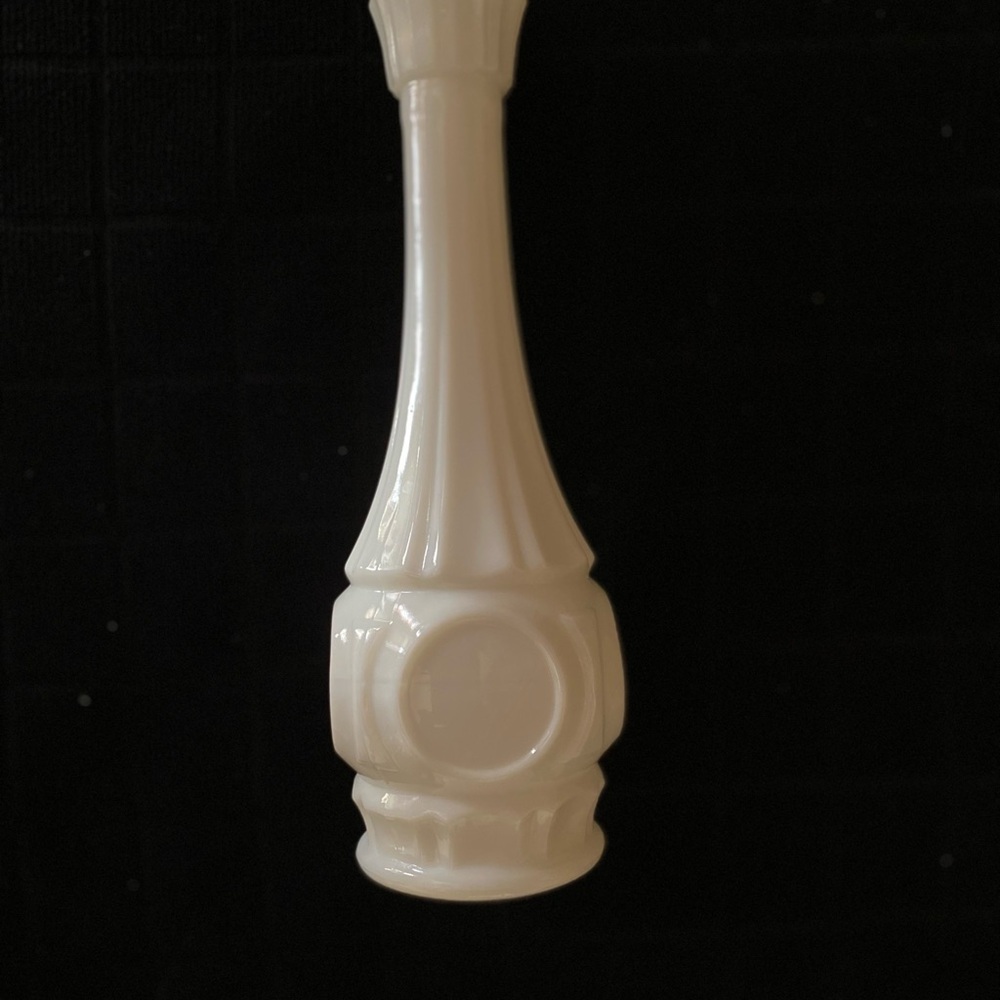 VNTG Elegant White Ceramic  Vase